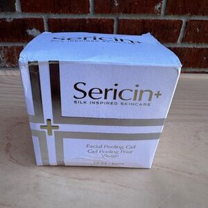 Luxury Sericin + Facial Peeling Gel - new but expired